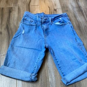 Mid length Levi’s